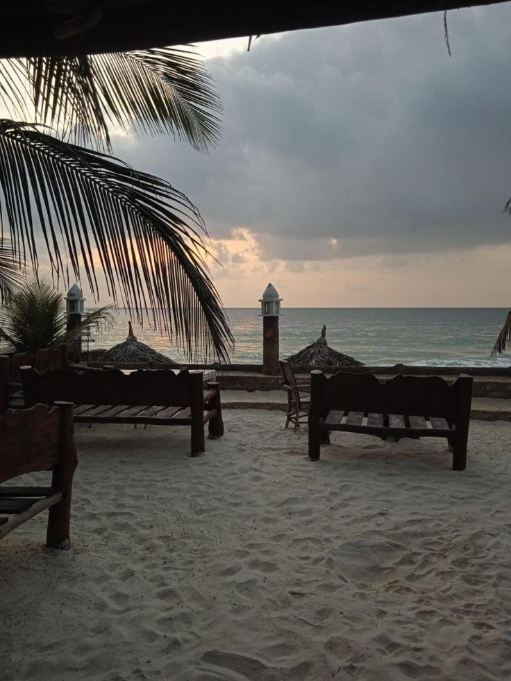 Tiwi Beach Resort & Spa Момбаса Экстерьер фото