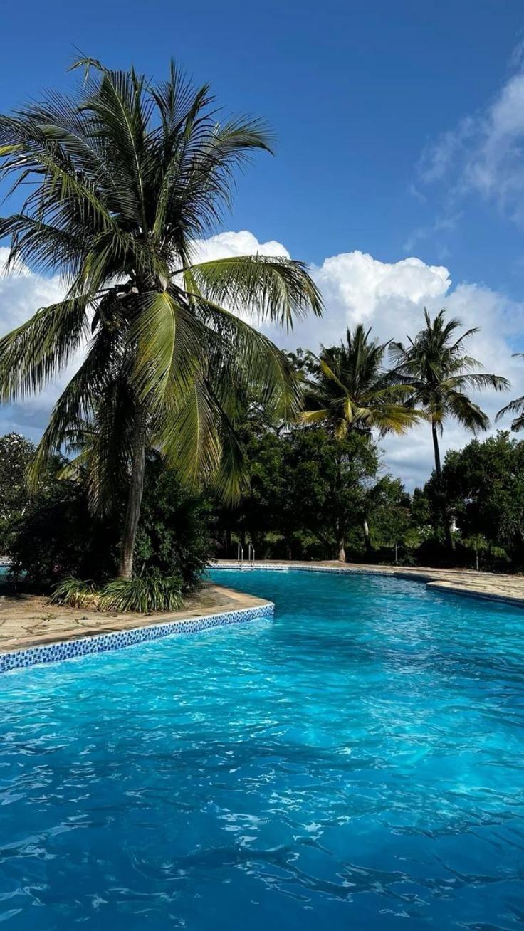 Tiwi Beach Resort & Spa Момбаса Экстерьер фото