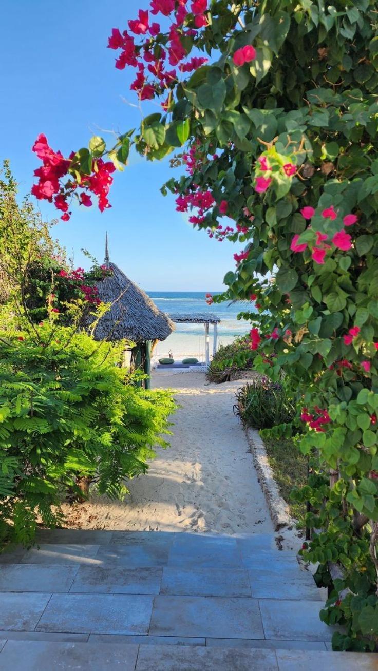 Tiwi Beach Resort & Spa Момбаса Экстерьер фото